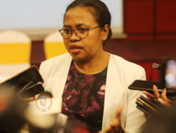 ELVINA :  FETO TENKI BRANI FOTI DESIZAUN