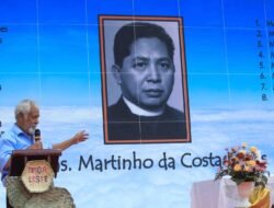 Governu Harii Estatua Santo Antonio Ho Monumentu Dom Martinho Lopes Iha Munisipiu Manatutu